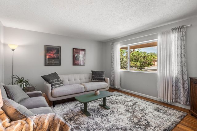2717 Mesilla Street NE, Albuquerque, NM 87110
