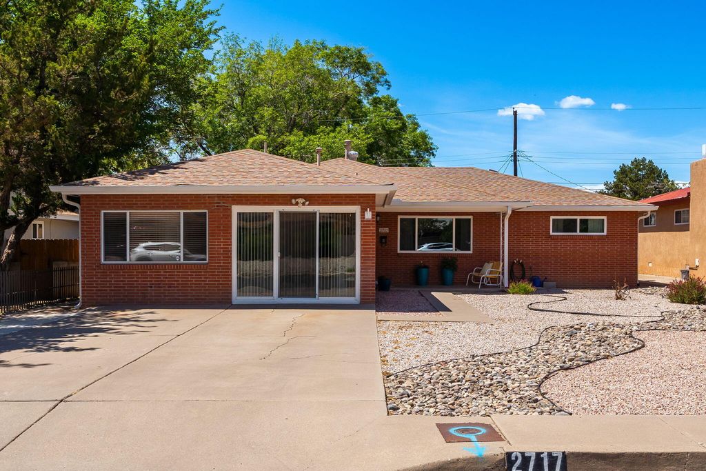 2717 Mesilla Street NE, Albuquerque, NM 87110