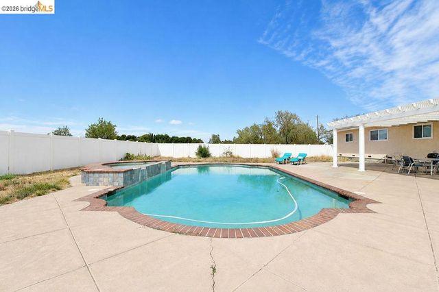 3199 Crismore Dr, Oakley, CA 94561