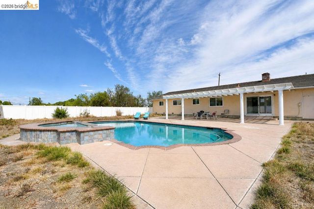 3199 Crismore Dr, Oakley, CA 94561