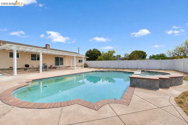 3199 Crismore Dr, Oakley, CA 94561