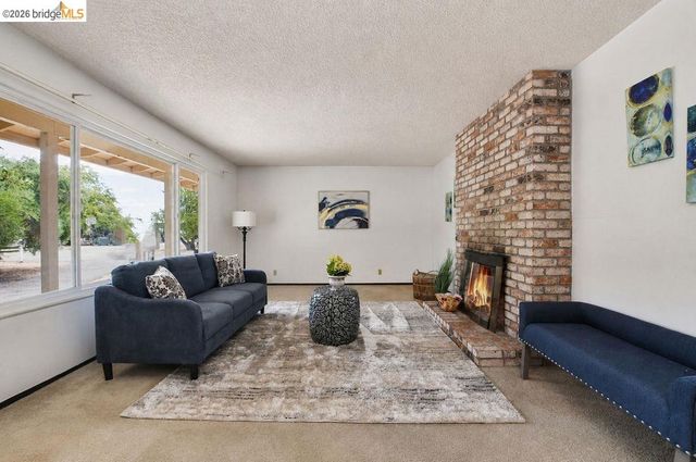 3199 Crismore Dr, Oakley, CA 94561