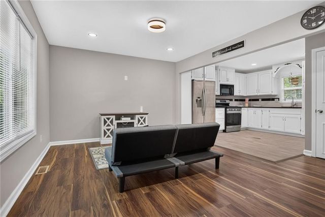 4711 E 43rd Street, Kansas City, MO 64130