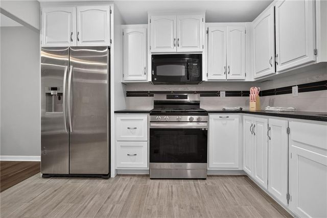 4711 E 43rd Street, Kansas City, MO 64130