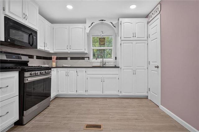 4711 E 43rd Street, Kansas City, MO 64130