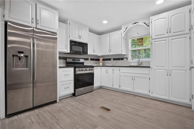 4711 E 43rd Street, Kansas City, MO 64130