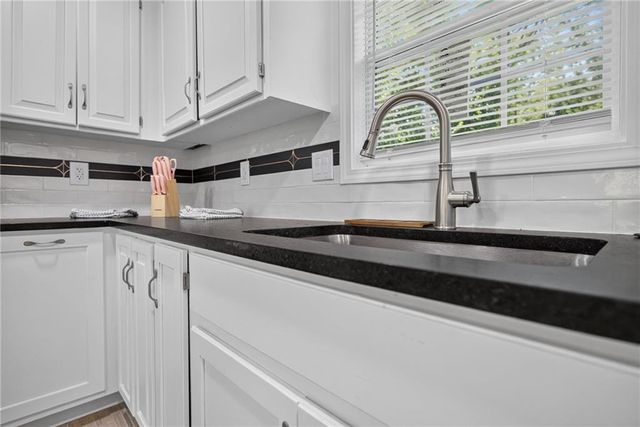 4711 E 43rd Street, Kansas City, MO 64130
