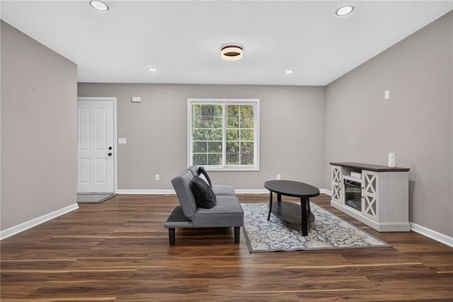 4711 E 43rd Street, Kansas City, MO 64130