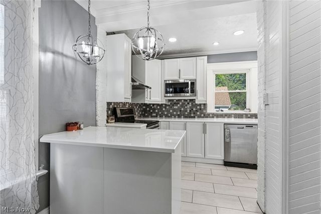 2081 West Boulevard, Cleveland, OH 44102