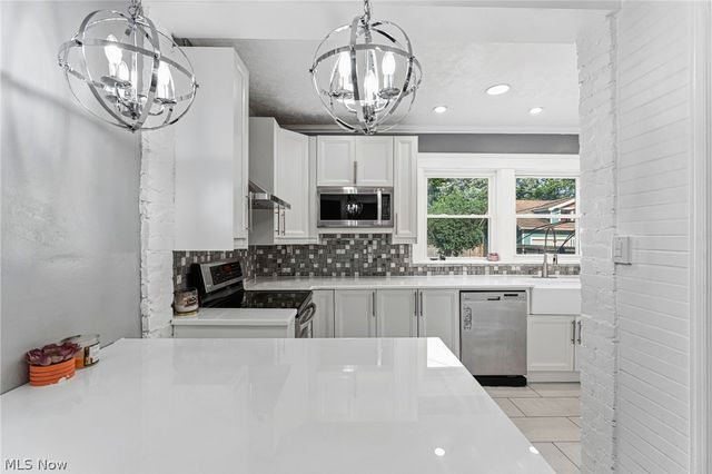 2081 West Boulevard, Cleveland, OH 44102