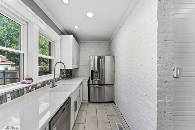 2081 West Boulevard, Cleveland, OH 44102