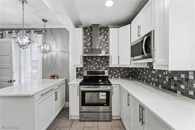 2081 West Boulevard, Cleveland, OH 44102