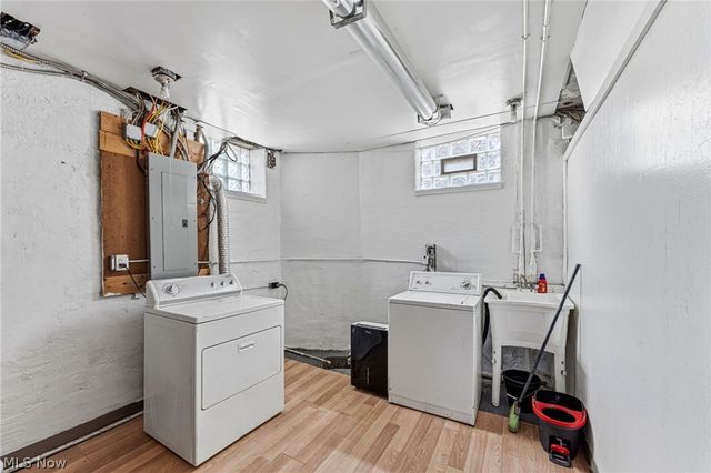 2081 West Boulevard, Cleveland, OH 44102