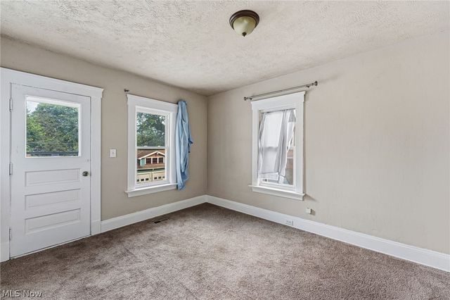 2081 West Boulevard, Cleveland, OH 44102