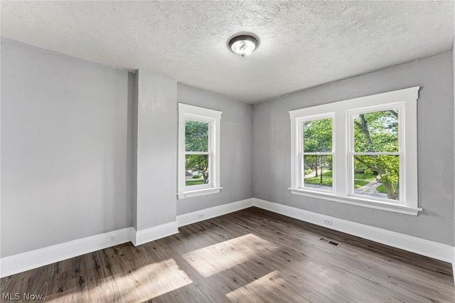 2081 West Boulevard, Cleveland, OH 44102