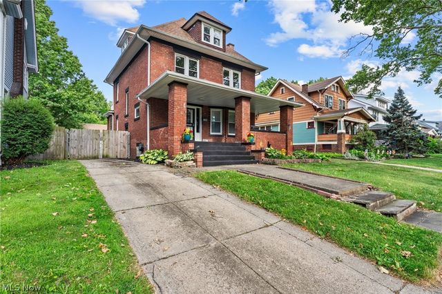 2081 West Boulevard, Cleveland, OH 44102