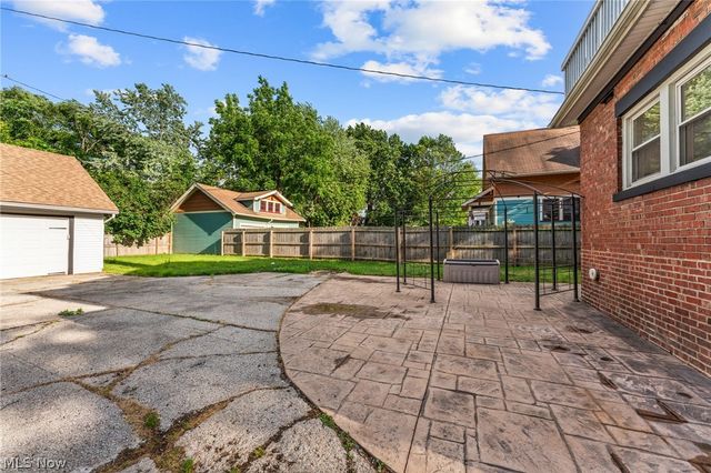 2081 West Boulevard, Cleveland, OH 44102