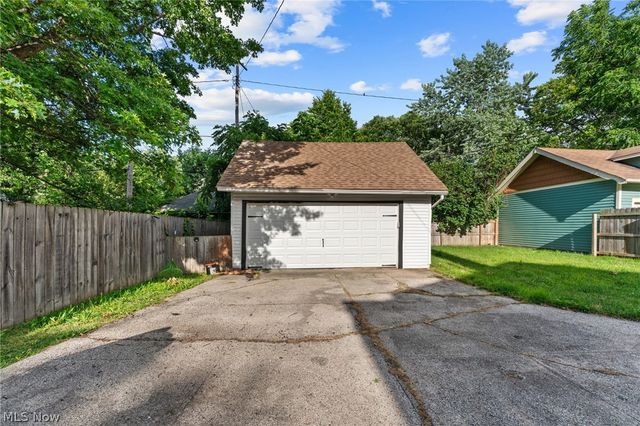 2081 West Boulevard, Cleveland, OH 44102
