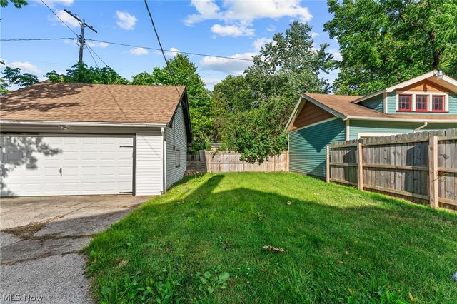 2081 West Boulevard, Cleveland, OH 44102
