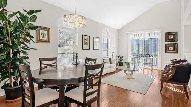 530 Prestwick Lane, Wheeling, IL 60090