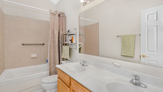 530 Prestwick Lane, Wheeling, IL 60090