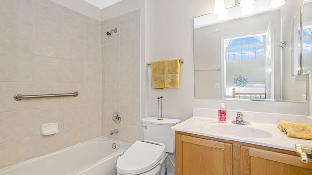 530 Prestwick Lane, Wheeling, IL 60090