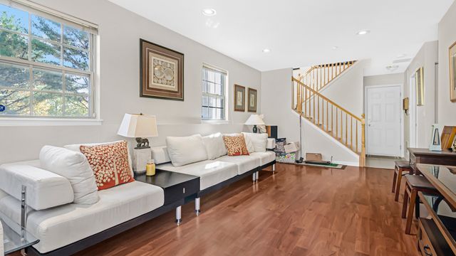 530 Prestwick Lane, Wheeling, IL 60090