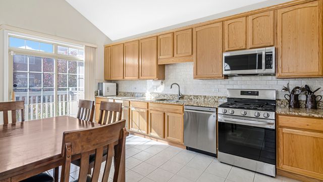 530 Prestwick Lane, Wheeling, IL 60090