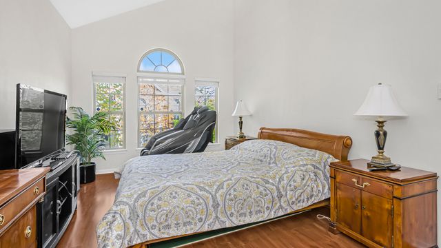 530 Prestwick Lane, Wheeling, IL 60090