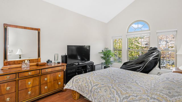 530 Prestwick Lane, Wheeling, IL 60090