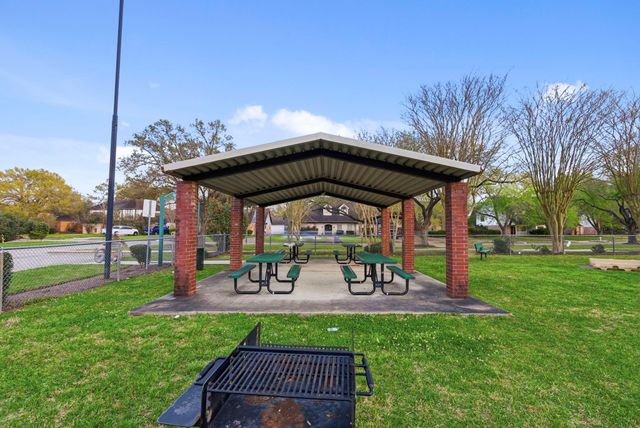 7107 Mission Bay Drive, Houston, TX 77083