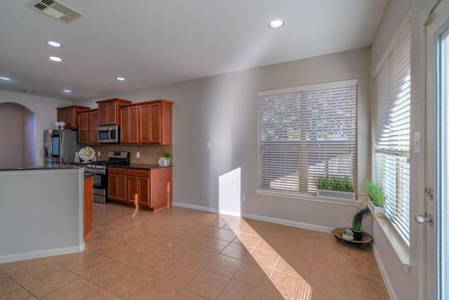 138 Magnolia Grove Lane, Conroe, TX 77384