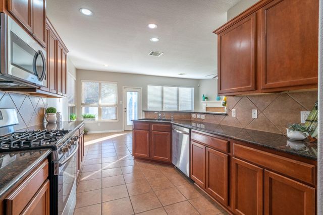 138 Magnolia Grove Lane, Conroe, TX 77384