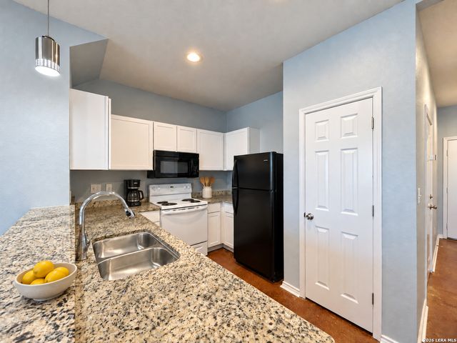 6918 Crestway Rd Unit 2, San Antonio, TX 78239
