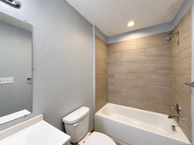 6918 Crestway Rd Unit 2, San Antonio, TX 78239