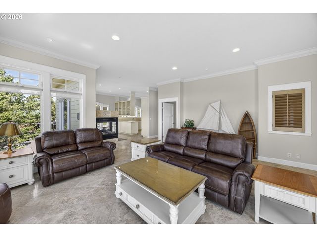 84 SAILORS RAVINE Ct, Florence, OR 97439