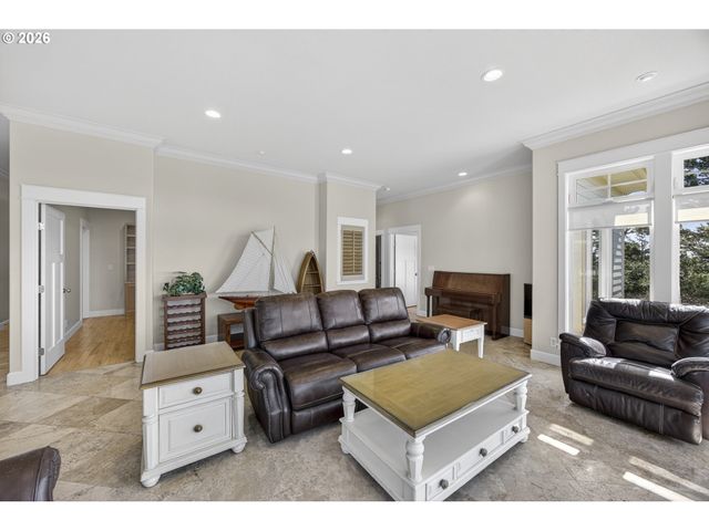 84 SAILORS RAVINE Ct, Florence, OR 97439