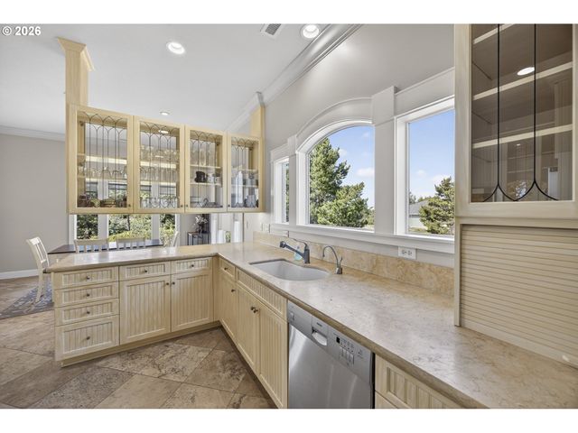 84 SAILORS RAVINE Ct, Florence, OR 97439