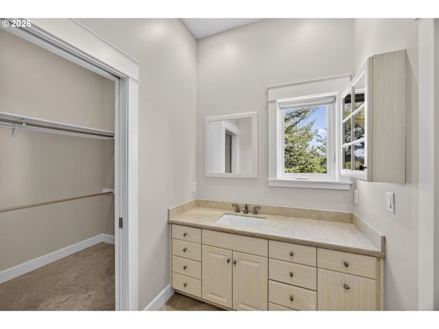 84 SAILORS RAVINE Ct, Florence, OR 97439