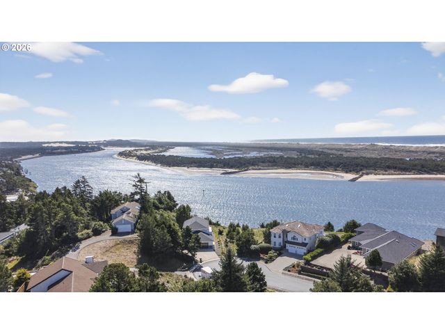 84 SAILORS RAVINE Ct, Florence, OR 97439