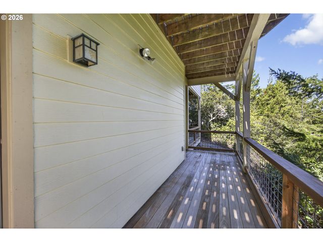 84 SAILORS RAVINE Ct, Florence, OR 97439