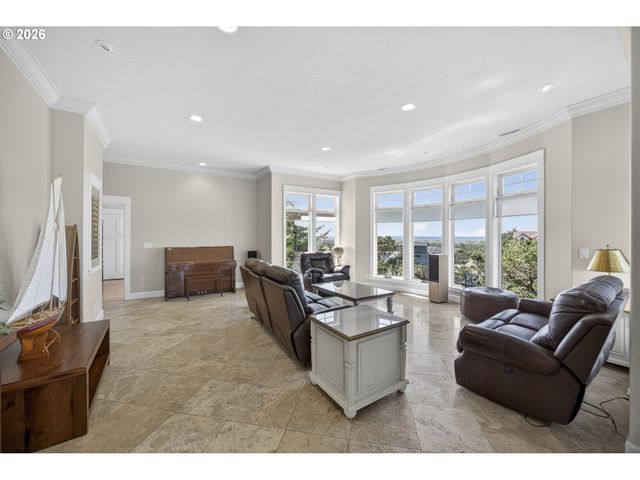 84 SAILORS RAVINE Ct, Florence, OR 97439