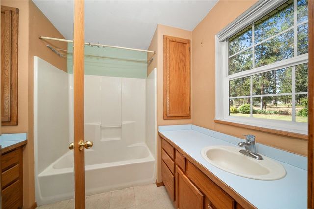5909 S Mack Rd, Spokane, WA 99224