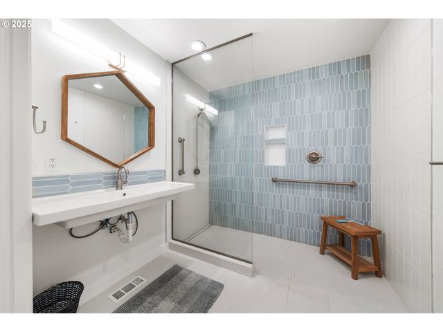 12916 Sw 61ST Ave, Portland, OR 97219