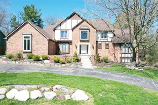 360 Wilshire Drive, Bloomfield Hills, MI 48302