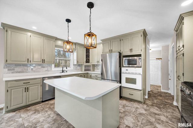 7234 N CRABAPPLE Court, Peoria, IL 61614