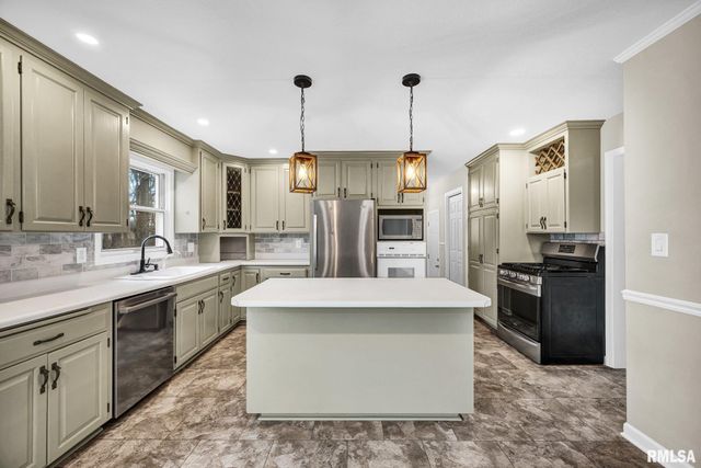 7234 N CRABAPPLE Court, Peoria, IL 61614
