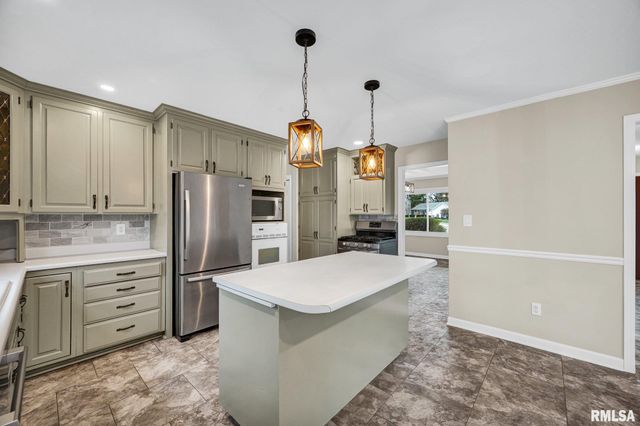 7234 N CRABAPPLE Court, Peoria, IL 61614