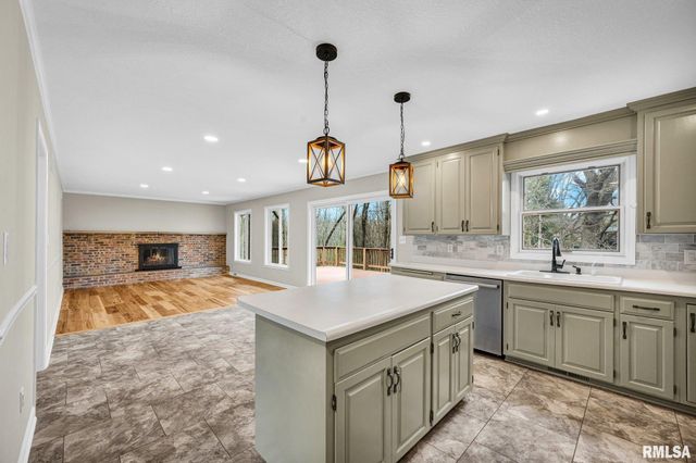 7234 N CRABAPPLE Court, Peoria, IL 61614