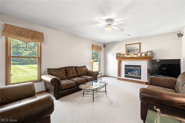 6656 Willow Lake Drive, North Royalton, OH 44133
